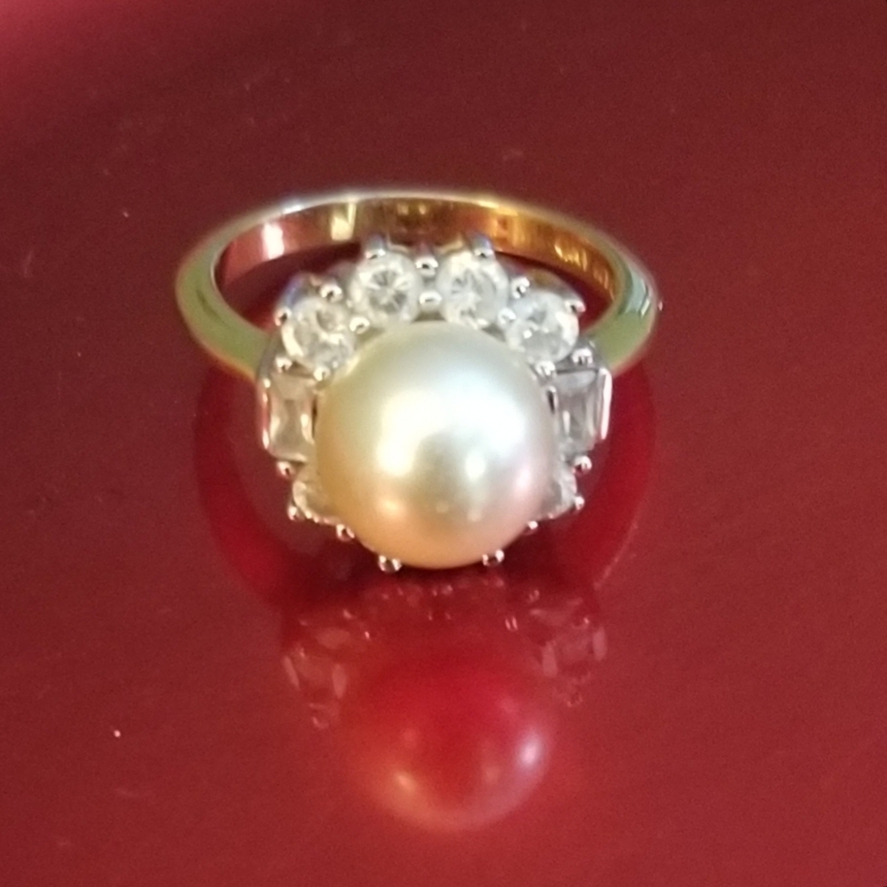 Vintage Phaket Pearl & CZ Halo Cocktail Ring. Stamped Thailand. Size 7.5